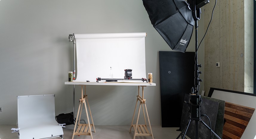 Salle de photographie produit avec équipement professionnel